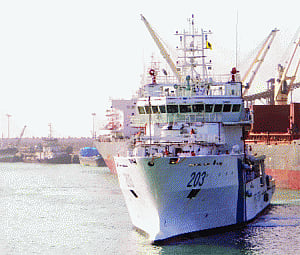 Samudra Pavak arrives at Porbandar