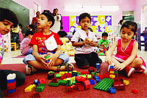 Govt fixes upper age limit of 4 yrs