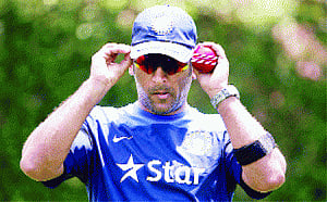 Players should know who their leader is: Patil on Dhoni