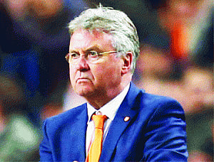 Hiddink appointed interim Chelsea manager