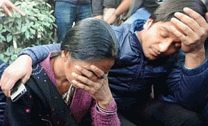 Gangrape victim's parents among those detained near India Gate