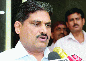 Jung junks Kejriwal's action against Meena