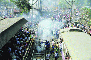 Commuters go on rampage as glitch delays train service in Mumbai