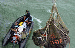 AirAsia crash: Fifth large object found on seabed