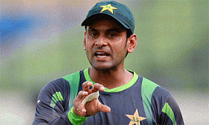 Hafeez fails informal bowling test in Chennai