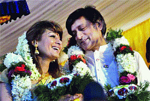Sunanda's 'murder': Delhi Police summons Tharoor