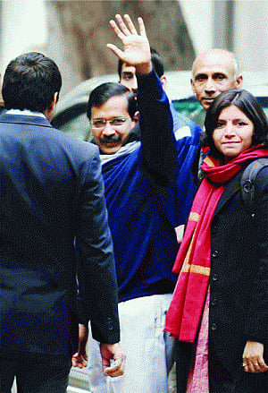 Kejriwal files papers amid pro-Modi chants!