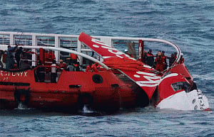 Indonesia search team to float AirAsia fuselage