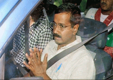 Kejriwal again apologises, promises not to quit again