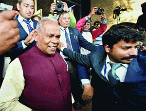 Manjhi's boat sinking?