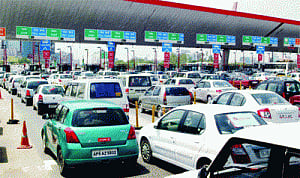 Govt to scrap 125 toll plazas by March end