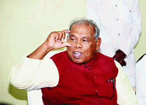 Manjhi rains sops on Nitish's parade