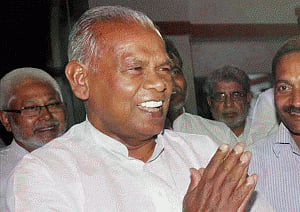 Manjhi virtually dangles the carrot of ministership for support