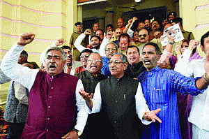 Manjhi's number is up as support thins