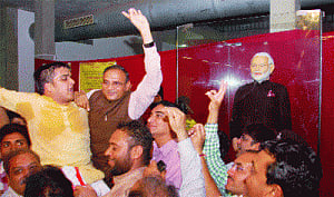 Modi's suit raises Rs4.31 cr for Ganga mission