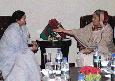 Mamata Banerjee meets Prime Minister Hasina
