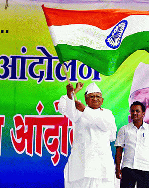 Kejri jumps on bandwagon to take a slice of Anna pie