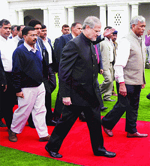 Full statehood to Delhi non-sequitur