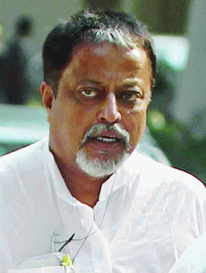 Flustered Mamata ousts Mukul