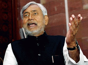 Nitish to sit on 24 hour fast tomorrow against land Bill