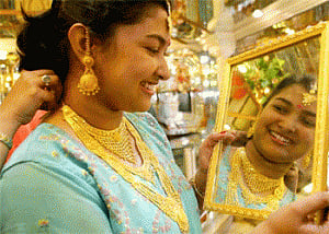 Gold rebounds by Rs 185 on festive buying, global cues