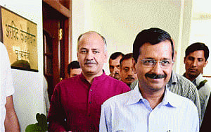Probe into civic bodies: Face-off in Kejri style