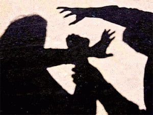 Immigration official's alleged harassment of woman, suspended