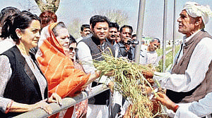Sonia meets farmers affected by unseasonal rain in Rae Bareli