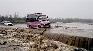 Centre to send 8 more NDRF teams to Kashmir