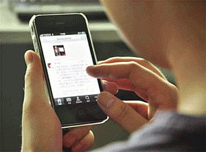 Govt warns of action if telcos miss full MNP deadline