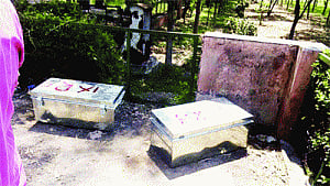 Honour killing? Bare bodies found in trunks