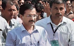 Kejriwal announces compensation for farmers