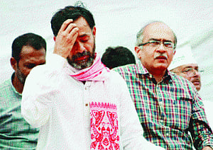 Bhushan-Yadav meet vows to democratise Kejri's AAP