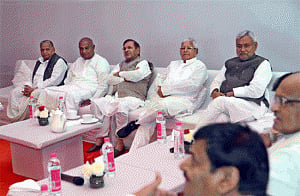 6 Janata Parivar parties merge, Mulayam new head