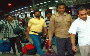 475 evacuees from Yemen arrive in Kochi onboard 2 ships