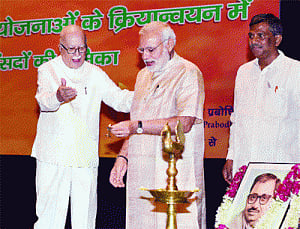 Spread Govt's pro-poor message: Modi to MPs