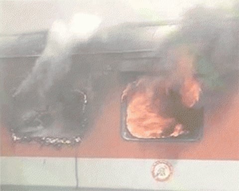 6 coaches of 2 Rajdhani trains gutted in Delhi rail yard fire