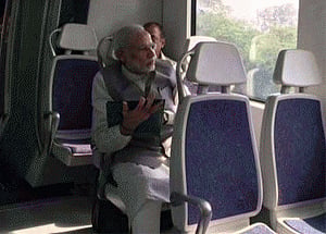 PM takes Metro to travel to Dwarka