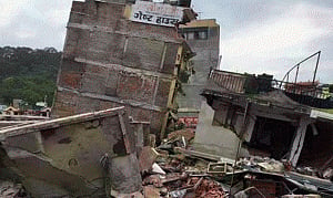 Nearly 900 killed in magnitude-7.9 earthquake in Nepal