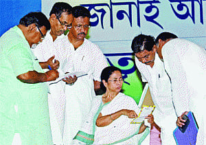 Didi bats for early Bengal polls
