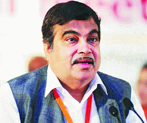 CAG report on Purti: Opposition demands Gadkari's resignation