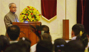 Prez asks Indians abroad to invest in India