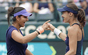 Sania, Hingis back to No.1 with semis win in Rome