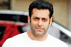 Salman in Kashmir for shooting, exhorts other film makers