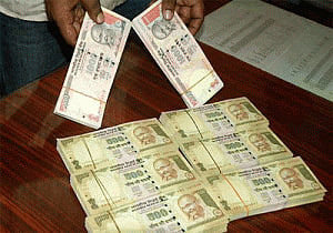 Sri lanka police bust fake Indian currency racket
