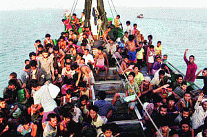 Navy finds 727 migrants packed in boat: Ministry