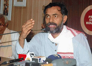 Yadav says Kejriwal's actions immature, counterproductive