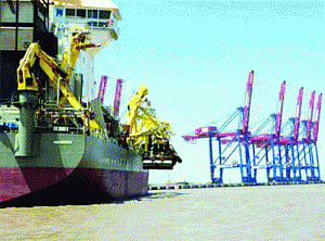 Gadkari dredges up novel idea for port, road building