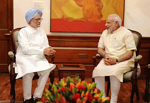Modi gets Manmohan pat for good communication