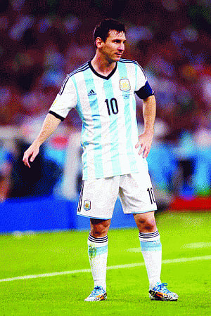 Messi aims to fill trophy void